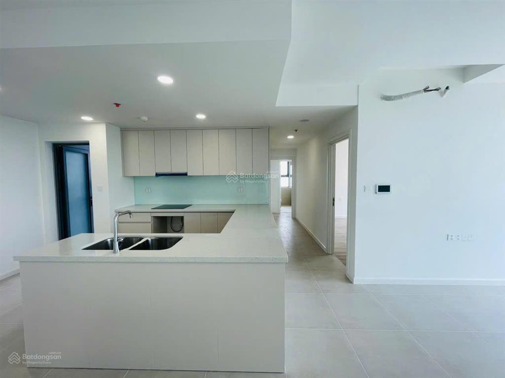 Bán căn 3pn  dt 106m2 view lm 81, sông sg tầng 20 giá 7tỷ350 all in. xem nhà 24/7