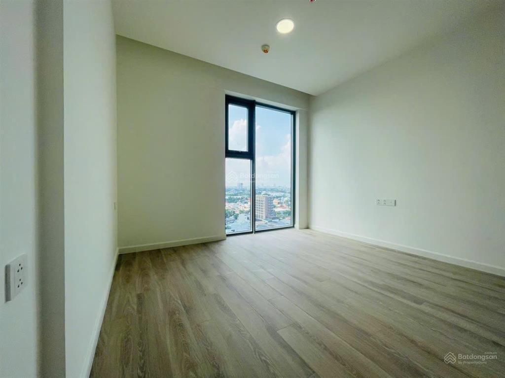 Bán căn 3pn  dt 106m2 view lm 81, sông sg tầng 20 giá 7tỷ350 all in. xem nhà 24/7