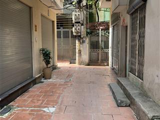 Bán nhà phố dịch vọng, tt quận cầu giấy, vài bước ra phố, lô góc 2 thoáng. dt 62m2 x 4 tầng