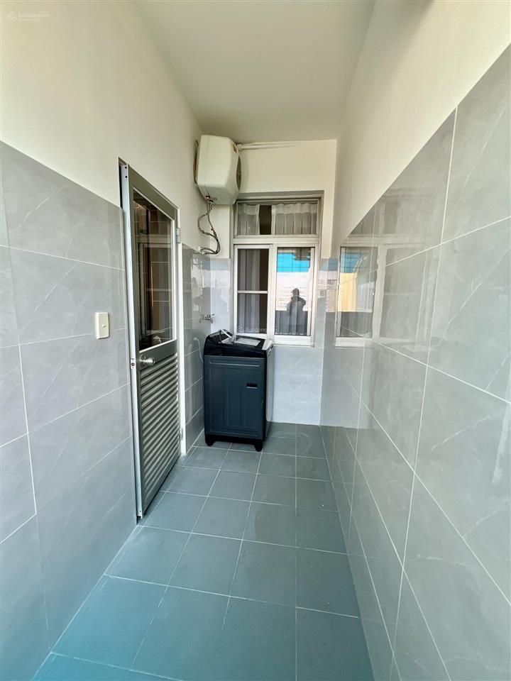 Bán gấp căn hộ sky garden ii, 5.49 tỷ, 71.4m2, 2pn, 2wc, view hồ bơi tuyệt đẹp