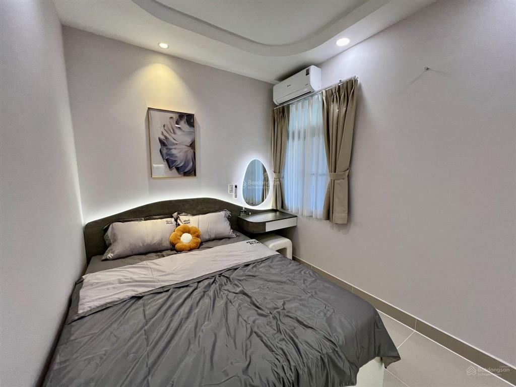 Bán gấp căn hộ sky garden ii, 5.49 tỷ, 71.4m2, 2pn, 2wc, view hồ bơi tuyệt đẹp