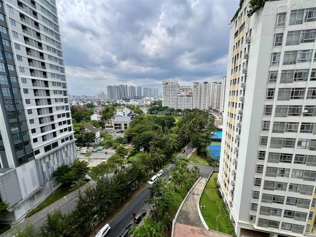 Bán gấp căn hộ sky garden ii, 5.49 tỷ, 71.4m2, 2pn, 2wc, view hồ bơi tuyệt đẹp