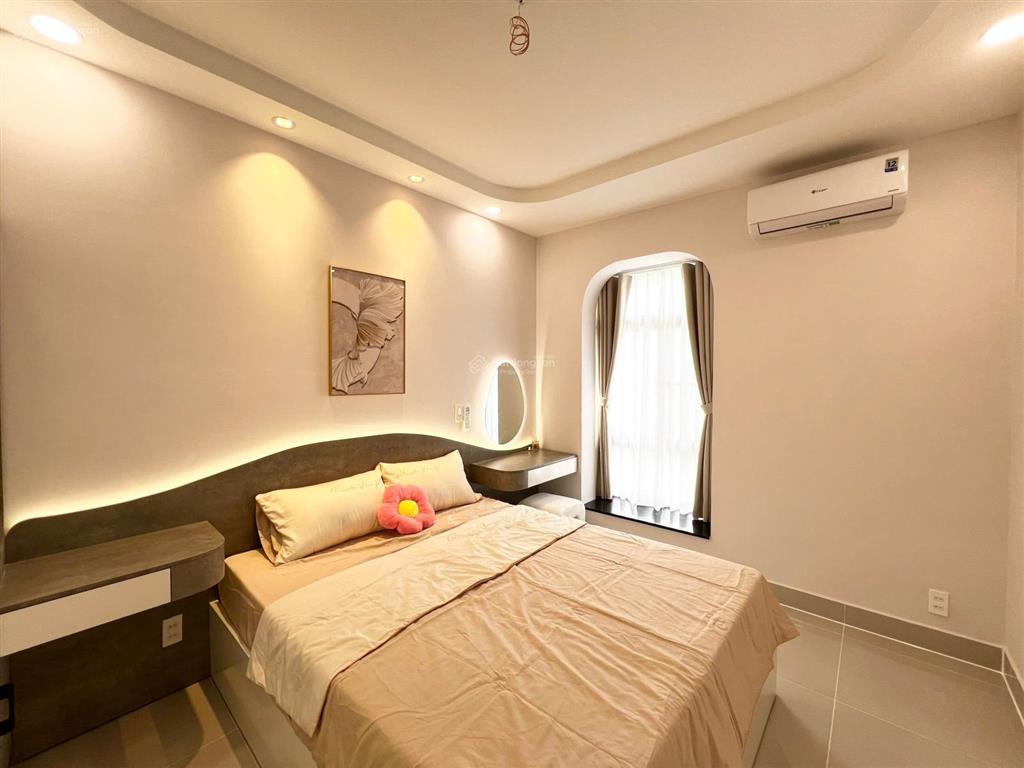 Bán gấp căn hộ sky garden ii, 5.49 tỷ, 71.4m2, 2pn, 2wc, view hồ bơi tuyệt đẹp
