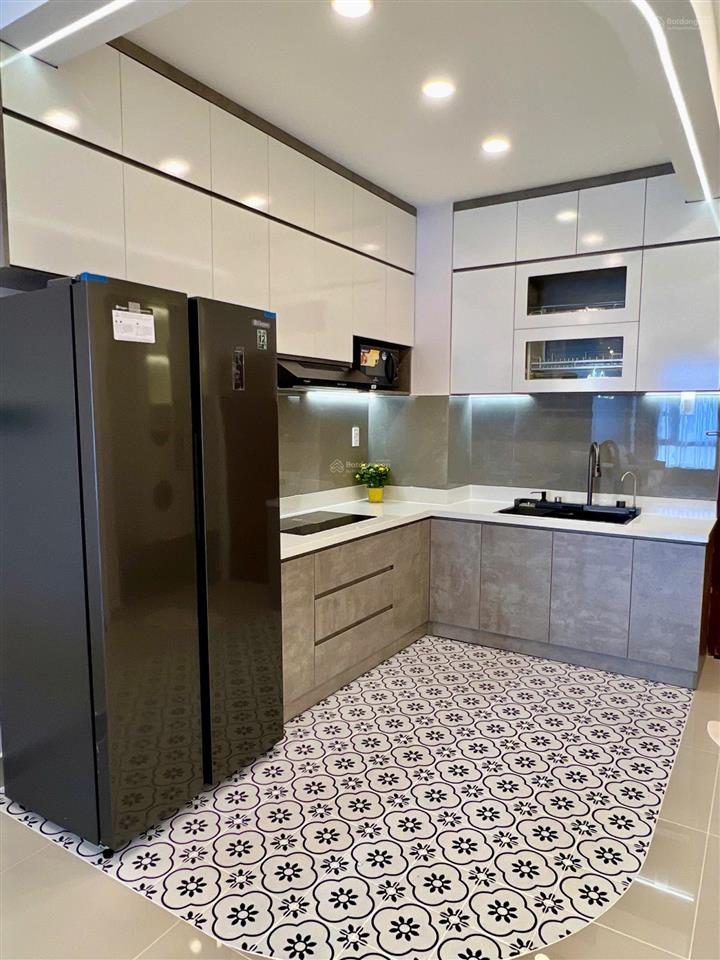 Bán gấp căn hộ sky garden ii, 5.49 tỷ, 71.4m2, 2pn, 2wc, view hồ bơi tuyệt đẹp