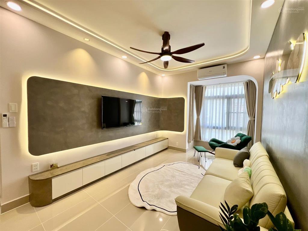 Bán gấp căn hộ sky garden ii, 5.49 tỷ, 71.4m2, 2pn, 2wc, view hồ bơi tuyệt đẹp