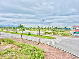 Lô đất 2 mặt thoáng. gần chợ rộng 1ha. giá rẻ hơn 1,6tỷ.  0963 776 ***