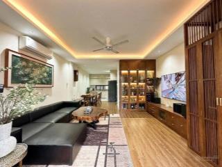 Bán nhà khu phân lô dịch vọng dt 56m2 x mt 6m, oto tránh có vỉa hè, gần công viên, 2 mặt thoáng