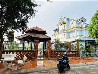 Cho thuê biệt thự khu dân cư khang điền, 3 tầng, 240m2, 28tr/th