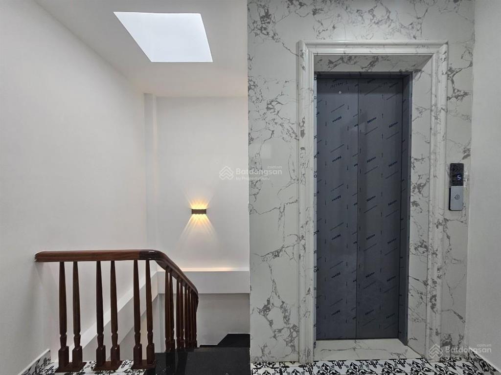 Chính chủ bán nhà phố lê thanh nghị diện tích 42m2 5 tầng thang máy giá tốt. = view nhà ngắm