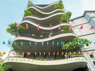 Sát hồ tây cách 20m  130m2  tầng  doanh thu gần 300tr  phố víp  tây hơn ta  dòng tiền ổn định