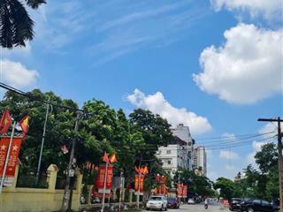 Nhà mặt ngõ thông. ô tô đỗ cửa. kinh doanh. đường kim giang. 52m2  4 tầng.