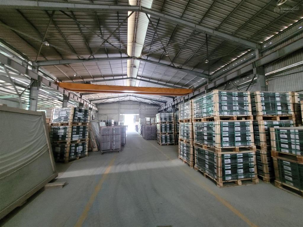 Cần cho thuê gấp 1700m2 sẵn cầu trục, xe container vào xưởng