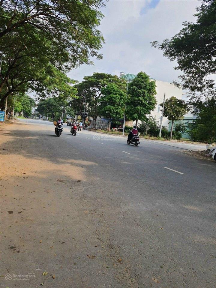 Đất nền kdc phong phú 4 cạnh ngay lovera park 5x20m, 8x18m, 8x20m và nền góc.  em tú xem