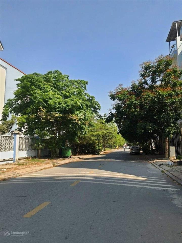 Đất nền kdc phong phú 4 cạnh ngay lovera park 5x20m, 8x18m, 8x20m và nền góc.  em tú xem