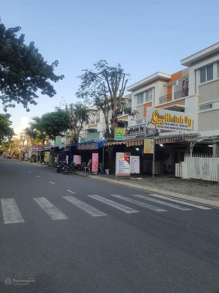 Chủ gửi căn nhà thô hướng đông nam, 75m2 giá tốt nhất khu lovera park.  em tú để xem