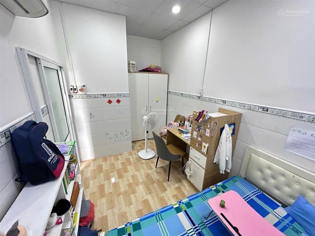 Bán nhà mặt tiền đường, 84m2, 3 phòng ngủ, quận 7 cũ, nhà mới, đẹp