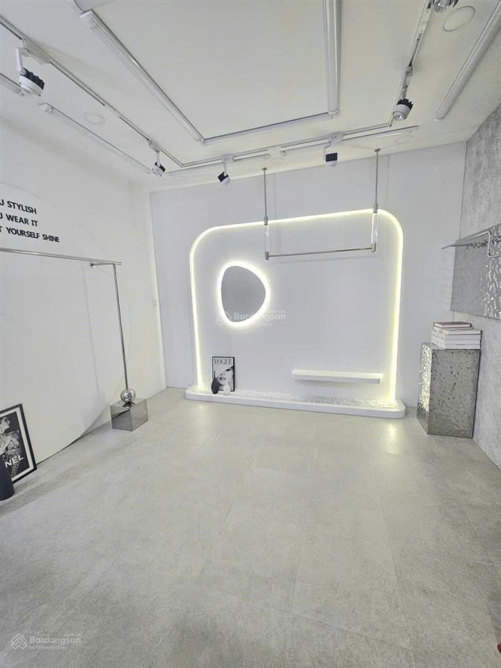 Chính chủ cần bán gấp nhà riêng giá ẻ 5 tầng51m2 5pn,5wc quận 10  hồ chí minh chỉ với 8 tỷ 200tr