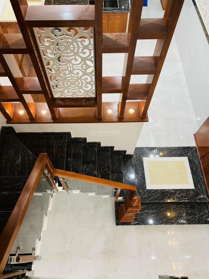 Bán nhà mới mặt tiền nguyễn thị tràng dt 4x23m hướng đông giá 9.5 tỷ thương lượng,  0919 147 ***