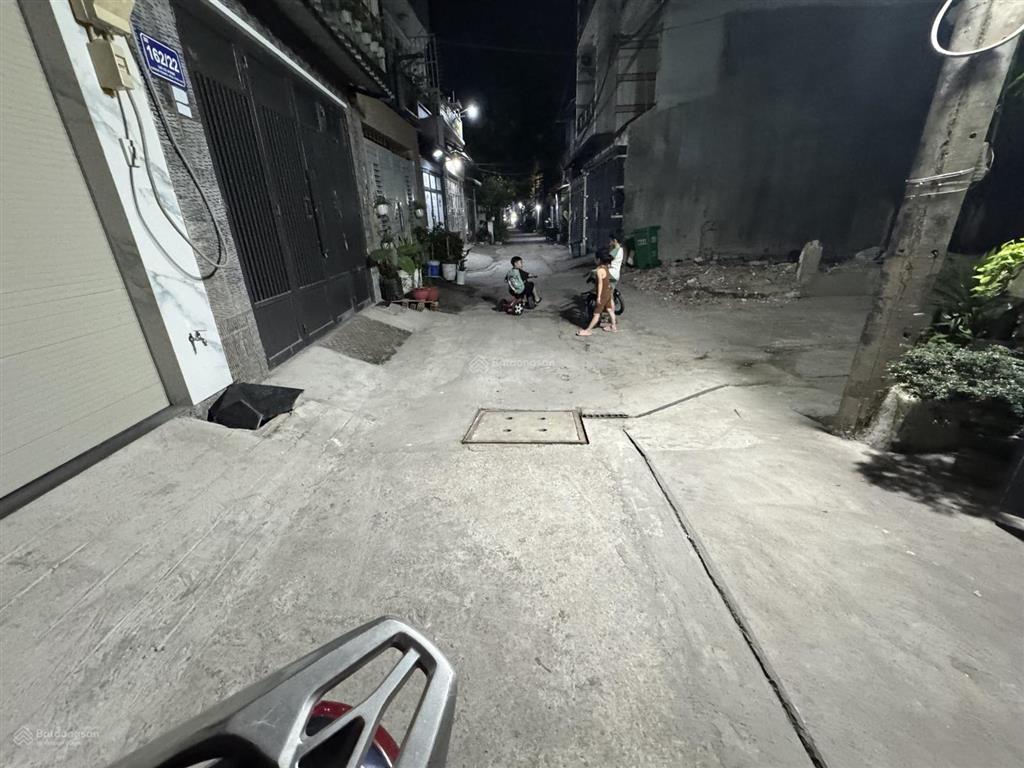 Bán nhà một xec dương thị mười dt 4x14 trệt lững hai lầu trên sân thượng giá 6tỷ  0919 147 ***