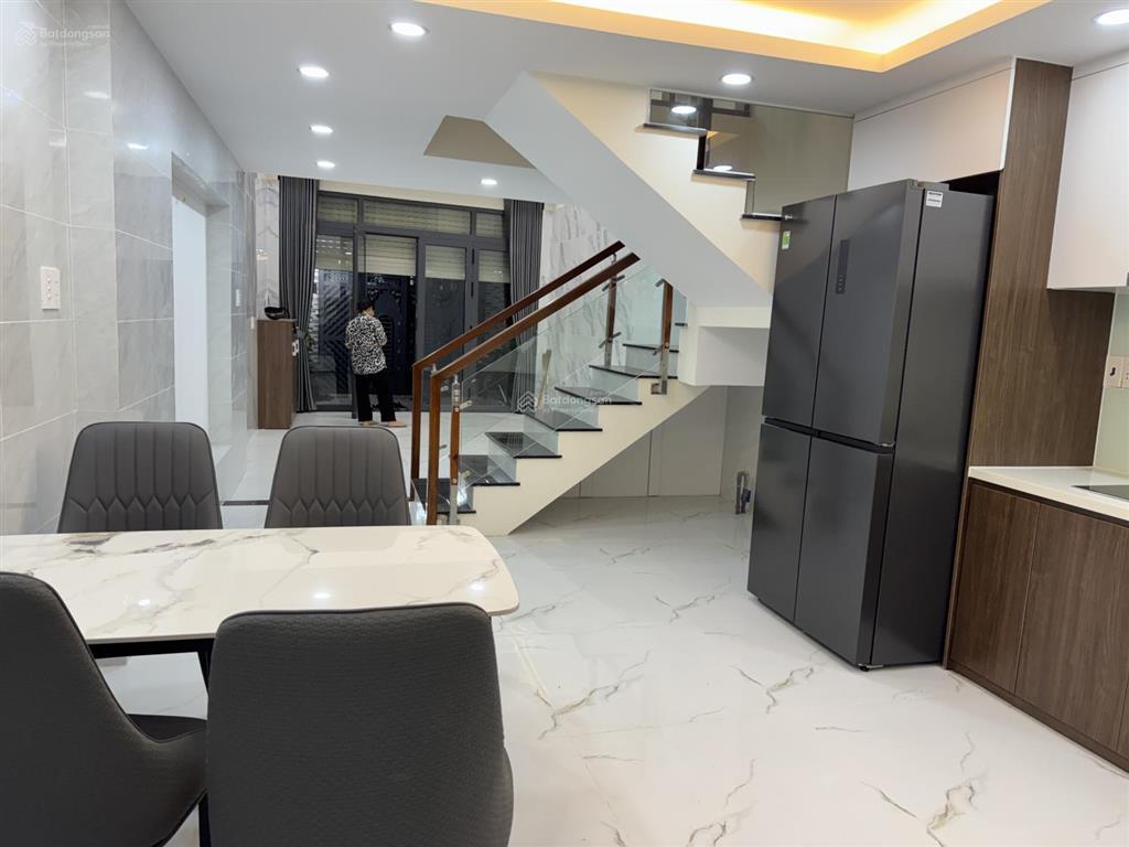 Bán nhà một xec dương thị mười dt 4x14 trệt lững hai lầu trên sân thượng giá 6tỷ  0919 147 ***