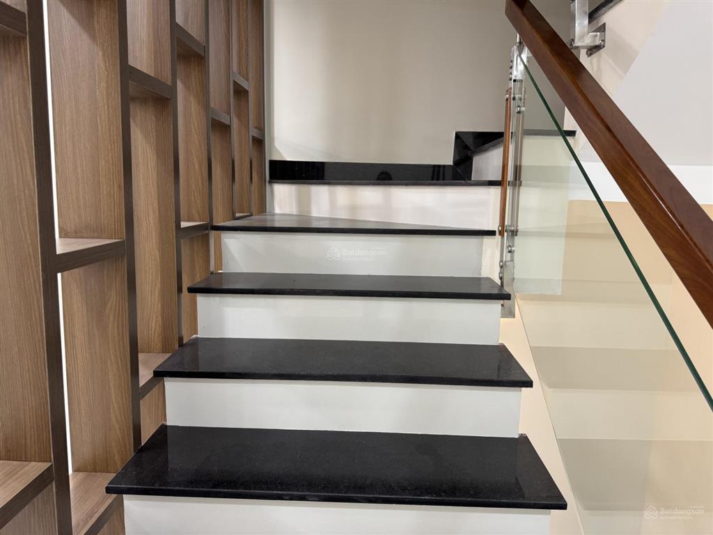 Bán nhà một xec dương thị mười dt 4x14 trệt lững hai lầu trên sân thượng giá 6tỷ  0919 147 ***