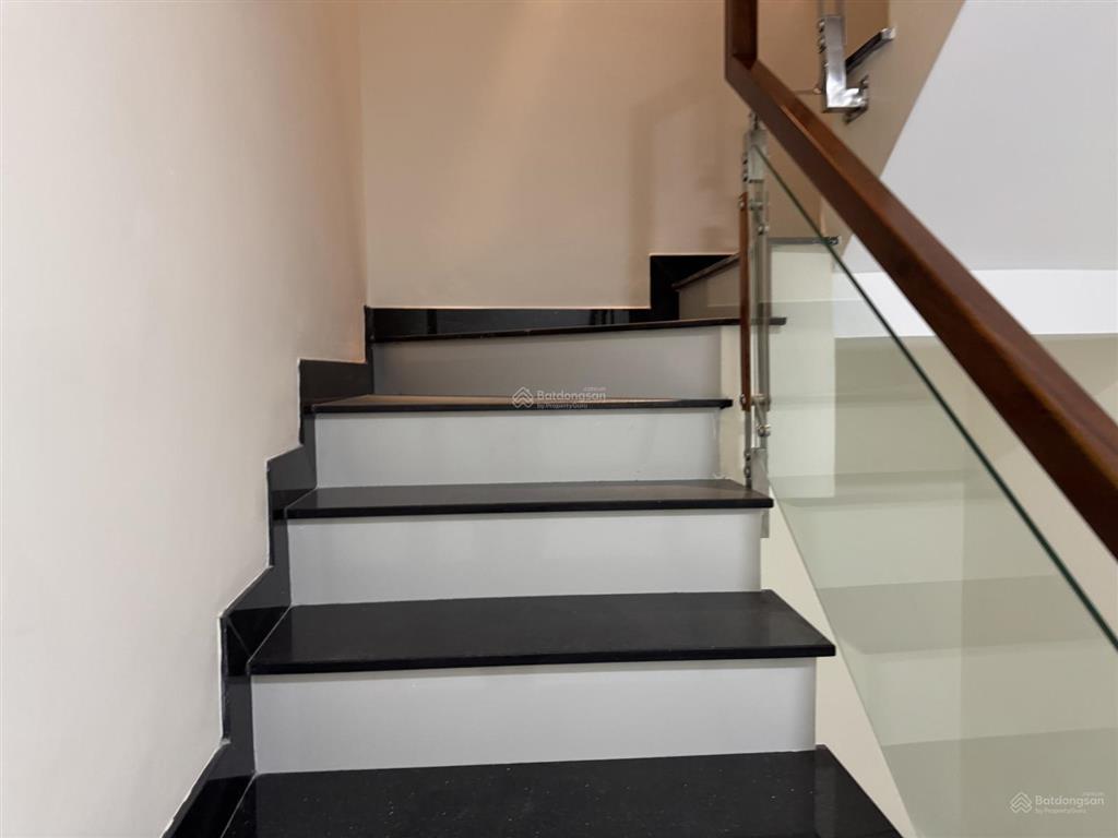 Bán nhà một xec dương thị mười dt 4x14 trệt lững hai lầu trên sân thượng giá 6tỷ  0919 147 ***