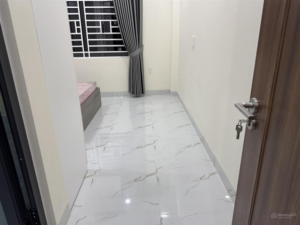 Bán nhà một xec dương thị mười dt 4x14 trệt lững hai lầu trên sân thượng giá 6tỷ  0919 147 ***