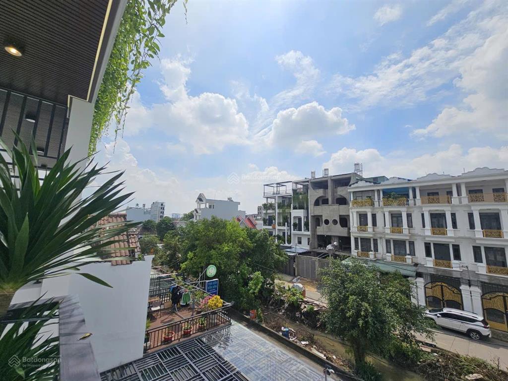 Bán nhà mặt tiền kinh doanh buôn bán thoải mái giá hơn 7 tỷ  tặng đầy đủ nội thất