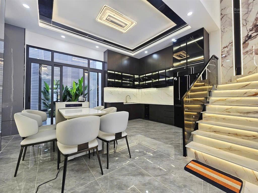 Bán nhà mặt tiền kinh doanh buôn bán thoải mái giá hơn 7 tỷ  tặng đầy đủ nội thất