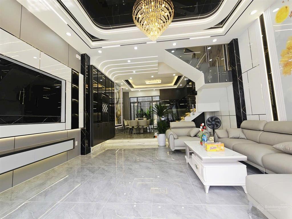 Bán nhà mặt tiền kinh doanh buôn bán thoải mái giá hơn 7 tỷ  tặng đầy đủ nội thất