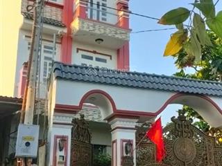 Biệt thự 2 mặt tiền gần chợ đầu mối hóc môn  9x 18m đúc 4 tấm nội thất cao cấp , giá 8 tỷ