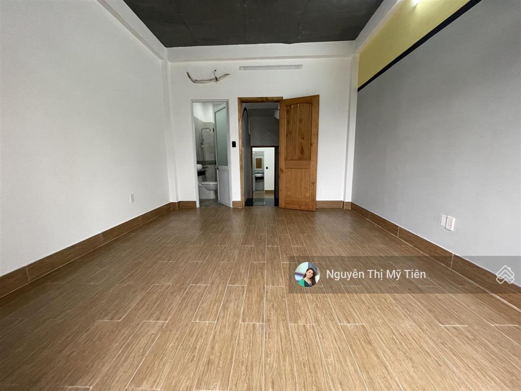 2,4 tr  thạnh xuân 40  phòng to đùng  wc riêng  có sân dài sọc như resort