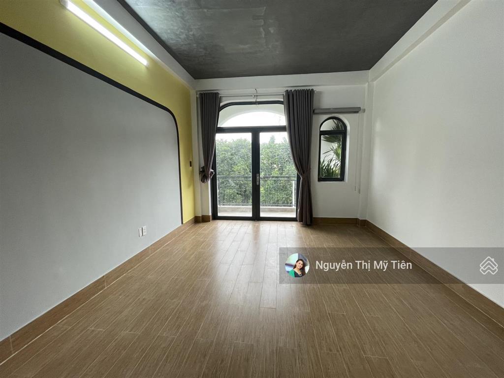 2,4 tr  thạnh xuân 40  phòng to đùng  wc riêng  có sân dài sọc như resort