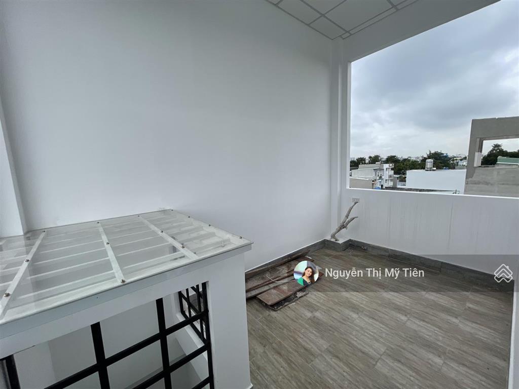 2,4 tr  thạnh xuân 40  phòng to đùng  wc riêng  có sân dài sọc như resort