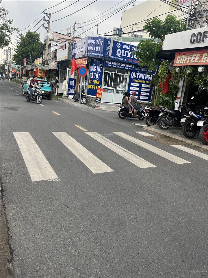 Nhà 2 mặt tiền đường 9m nhựa thông đang kinh doanh thuốc tây. cần bán