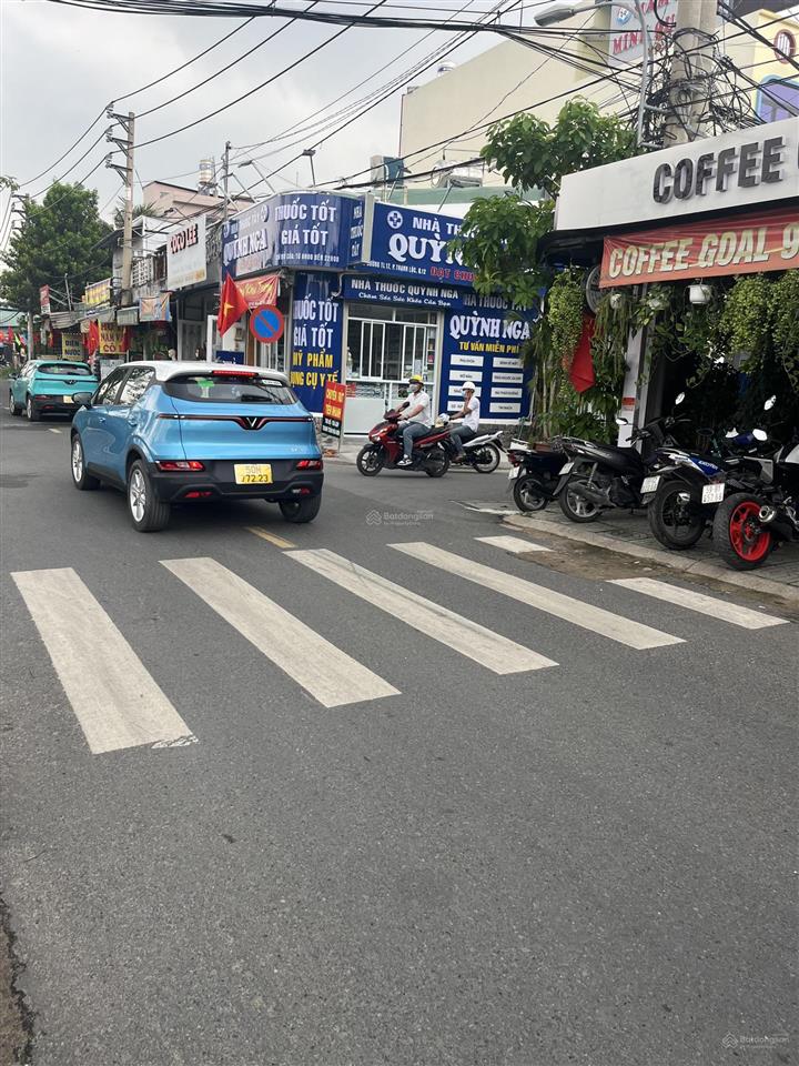 Nhà 2 mặt tiền đường 9m nhựa thông đang kinh doanh thuốc tây. cần bán