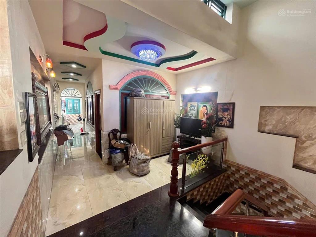 Bán nhà dt 4,5x30 đúc 4 tầng mặt tiền kinh doanh phố nguyễn ảnh thủ, q.12 giá 15ty thương lượng.