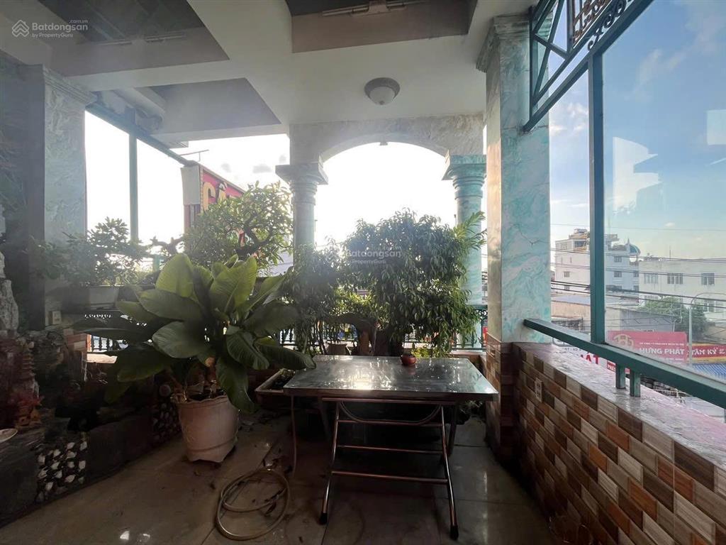 Bán nhà dt 4,5x30 đúc 4 tầng mặt tiền kinh doanh phố nguyễn ảnh thủ, q.12 giá 15ty thương lượng.