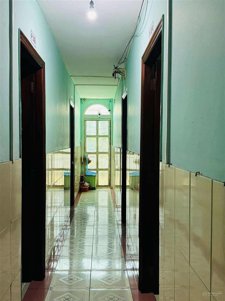 Bán khách sạn dt 6,5x21 đúc 4 tầng đường nhựa 8m thông một sẹc tô ký, phường tch, q12 giá 13tỷ500