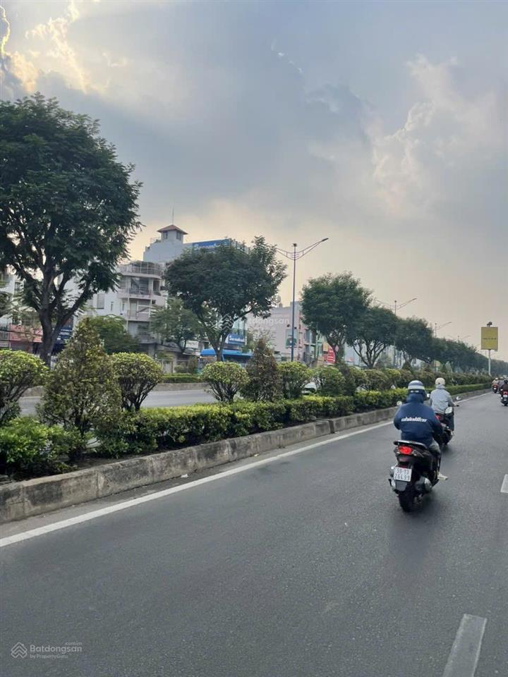 Bán nhà dt lớn 804m2 mặt tiền đường trường chinh tuyến metro số 2 đi về trung tâm tp gần giá 140 ty