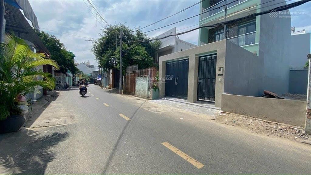 Bán đất 114,3m2 giá 10,9 tỷ mặt tiền đường số 6 phường bình trưng tphcm.