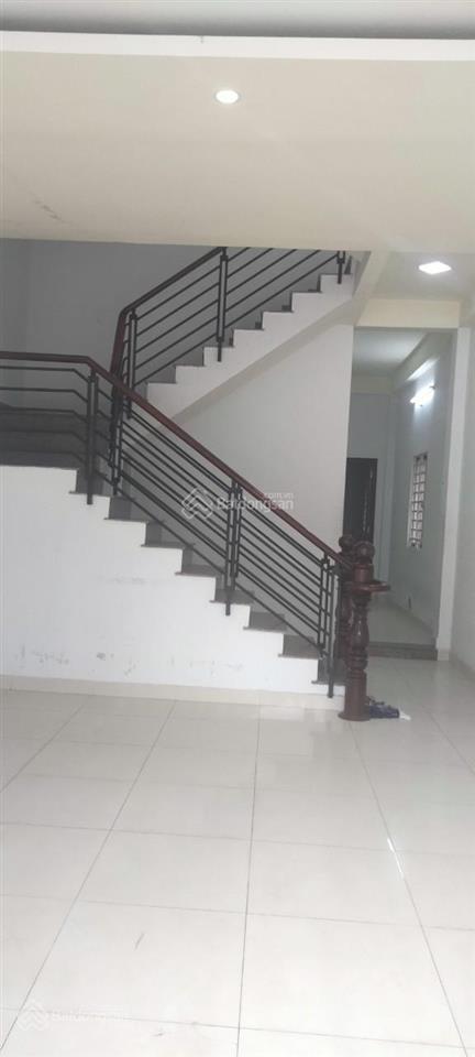 Cho thuê nhà 1 trệt 2 lầu 4 phòng ngủ 3 wc, dt 5x20m, giá 6 triệu/tháng, cách nguyễn duy trinh 200m
