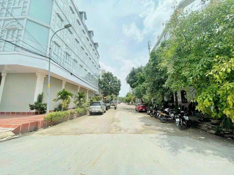 Cần bán lô đất mặt tiền đường 64, phường bình trưng đông, q2, tp hcm