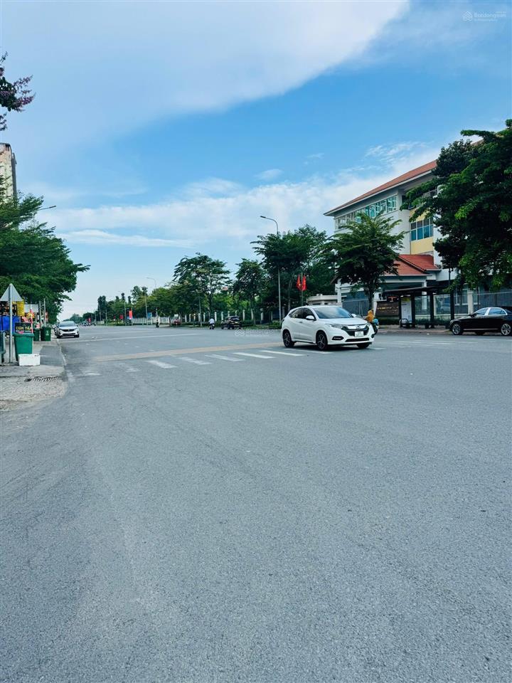 Chính chủ gửi bán lô đất đẹp mt đường trương văn bang và tạ hiện p.tmloi q2.tp thủ đức, tp hcm