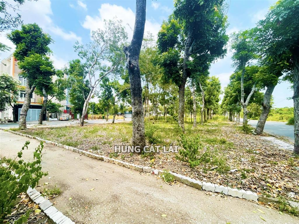 Bán lô đất sổ đỏ mặt tiền đường đôi 48m  công viên trung tâm kdc cát lái, quận 2 hướng tây nam