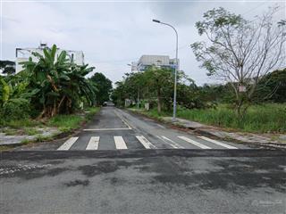 Bán gấp lô sổ đỏ, góc 2 mặt tiền dt 200m2 hướng đông nam giá rẻ đầu tư chỉ 70 tr m2