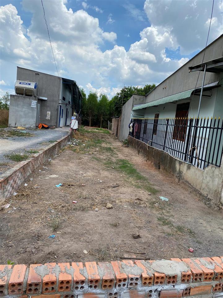 Kẹt tiền cần bán gấp đất gần khu tái định cư xã bình minh 5mx50m có sẵn 100m2 thổ cư chỉ 1,7 tỷ