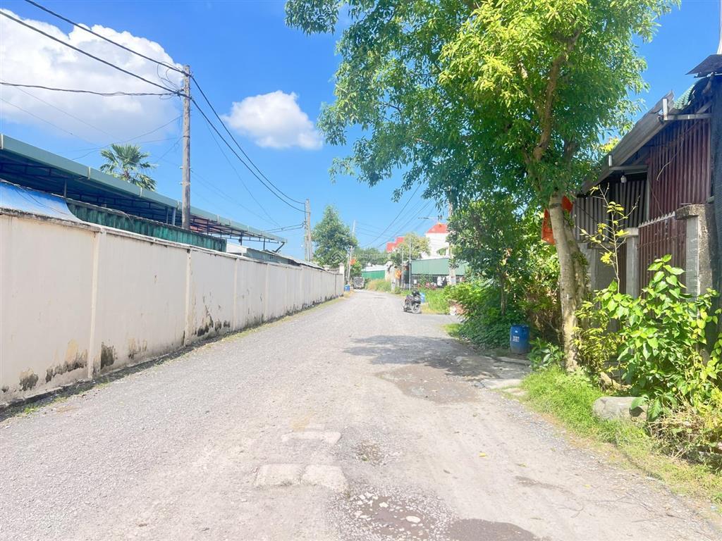 Kẹt tiền cần bán gấp đất gần khu tái định cư xã bình minh 5mx50m có sẵn 100m2 thổ cư chỉ 1,7 tỷ