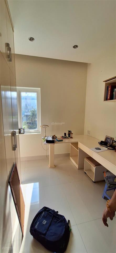 Bán nhà khu đường nguyễn hoàng phường an phú quận 2, dt 7x20m, trệt 2 lầu áp mái, sổ hồng, 30 tỷ