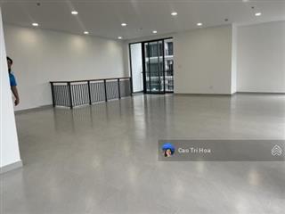 Bán nhanh căn shop vị trí đẹp, ngay quảng trường, đi lại dễ dàng, kinh doanh tiện 189m2 giá 12 tỷ